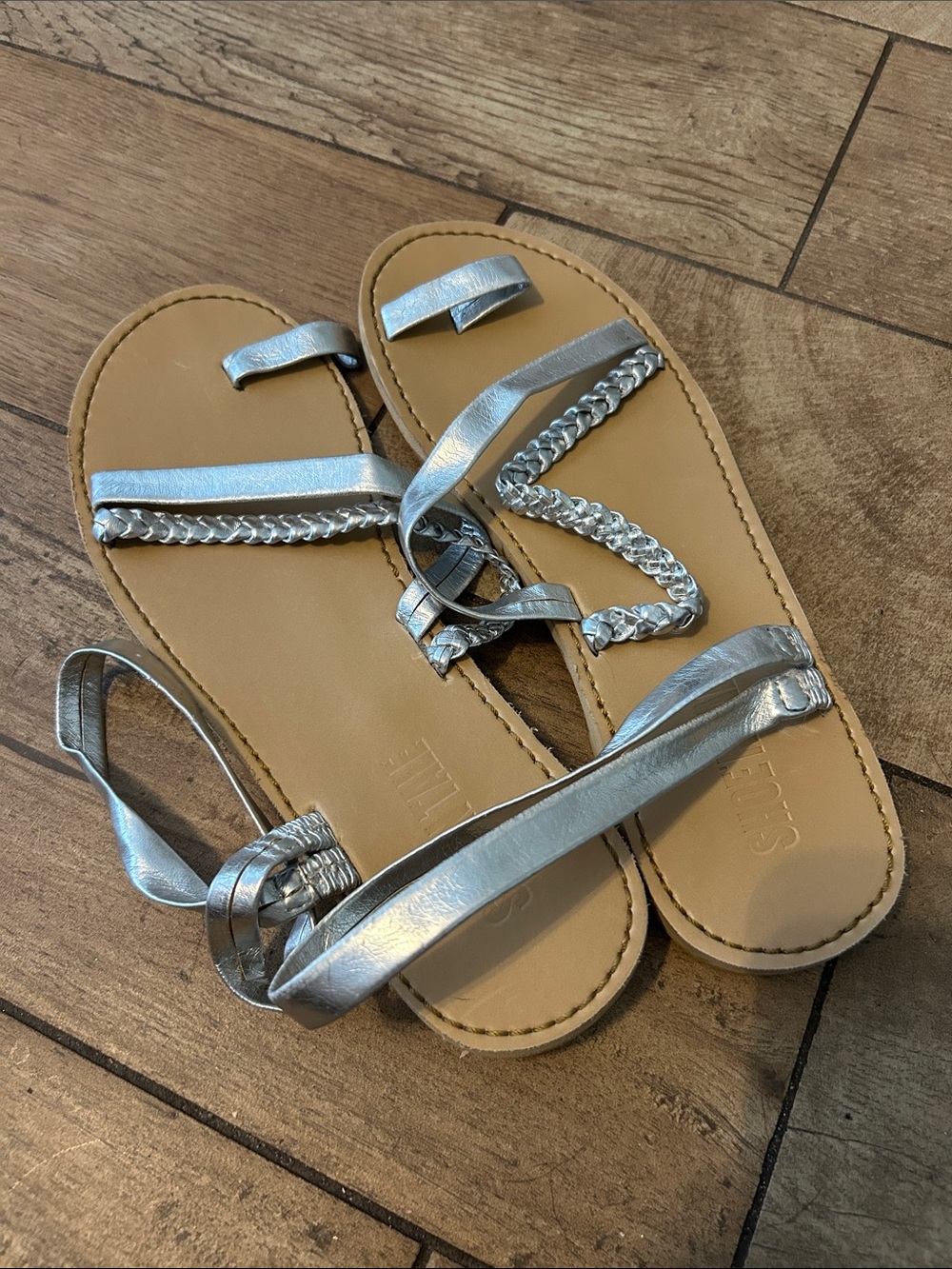 Shoe N Tale Silver Braided Gladiator Sandals Women’s Size 9